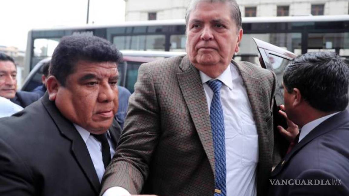 Muere el expresidente de Perú, Alan García, tras dispararse en la cabeza cuando era detenido en su casa