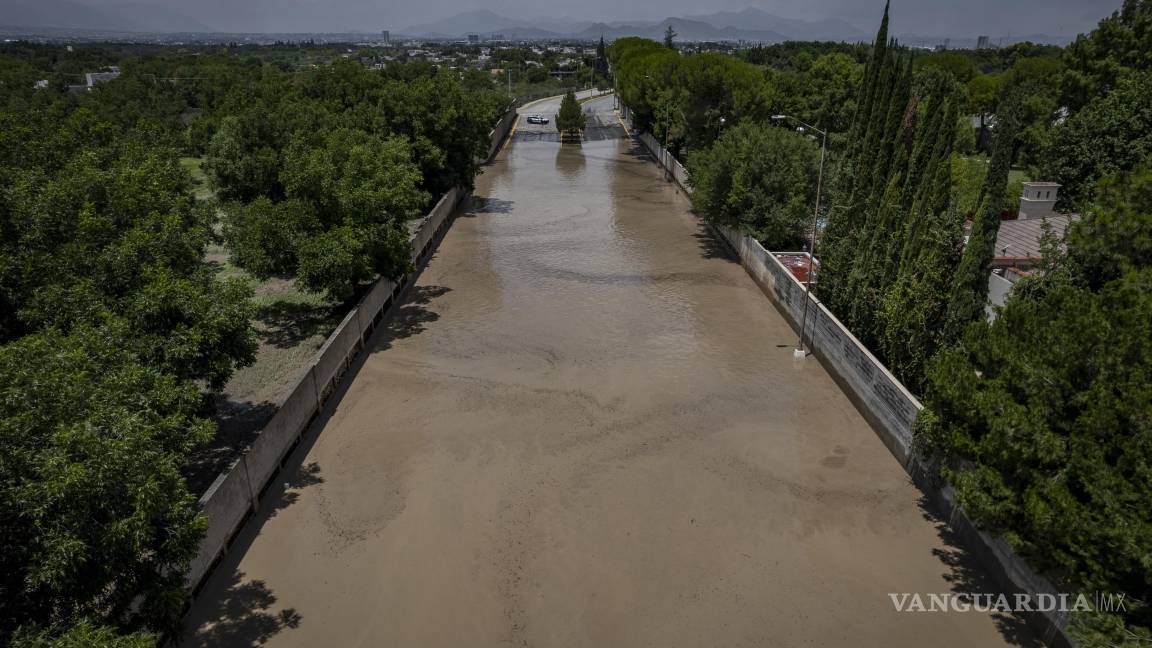 $!Con las lluvias de los últimos días, las vialidades de Saltillo se han visto rebasadas.