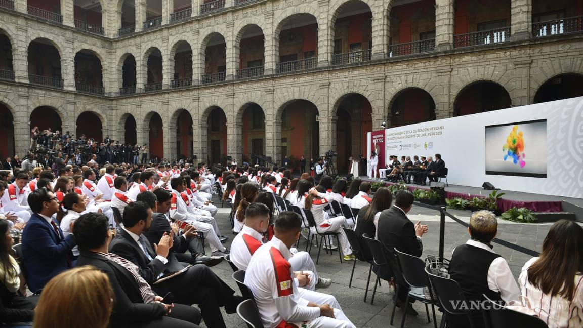 Abandera AMLO a delegación mexicana que acudirá a juegos Panamericanos Lima 2019 (Fotogalería)