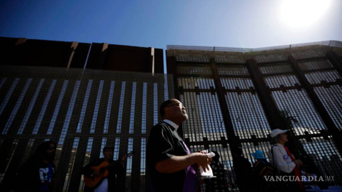 $!Propuestas de muro fronterizo incluyen paneles solares, concreto balístico y... ¡atracción turística!
