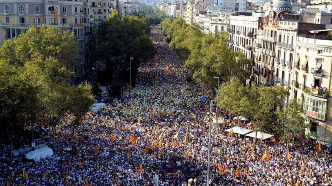 Miles se manifiestan en Cataluña por la independencia