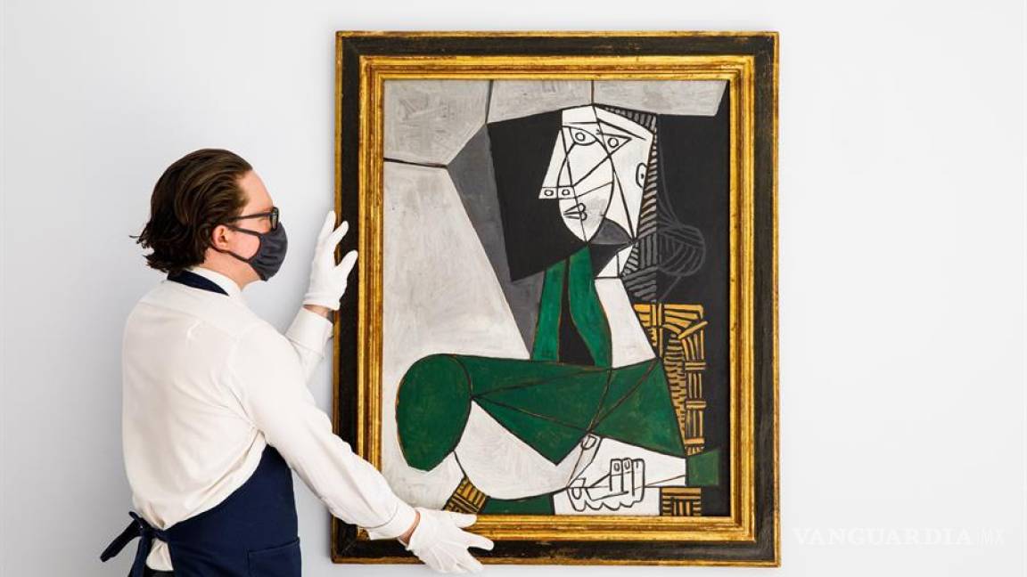 &quot;Femme assise en costume vert&quot; de Picasso saldrá a subasta por primera vez en 35 años