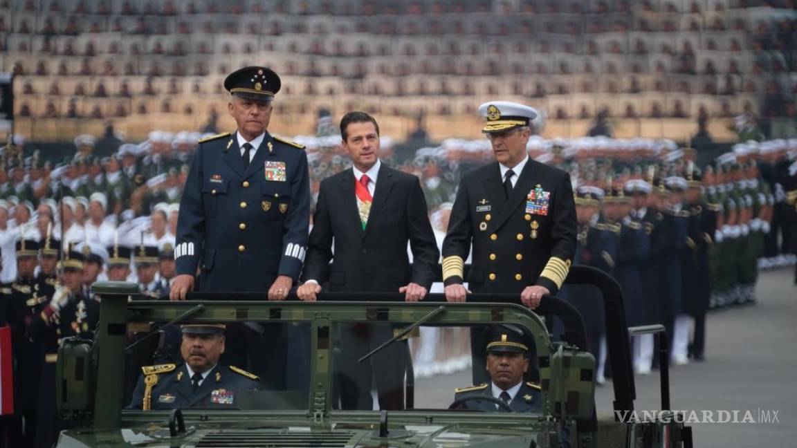 Peña Nieto encabeza Desfile Militar en Zócalo de la CDMX