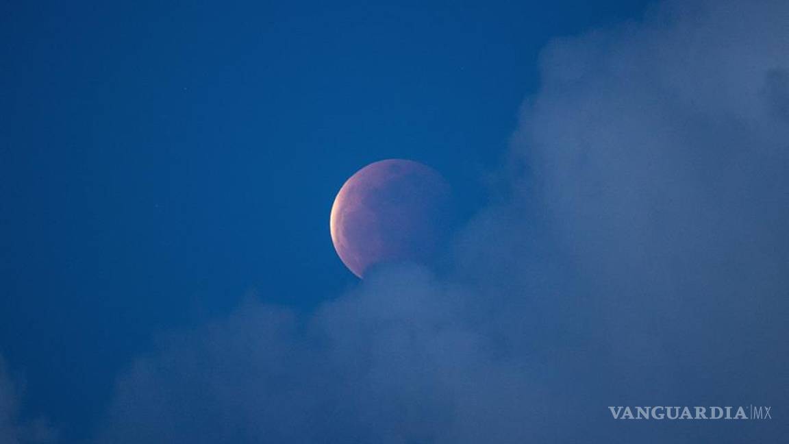 $!Imágenes de la asombrosa Superluna de sangre que coincide con un eclipse lunar