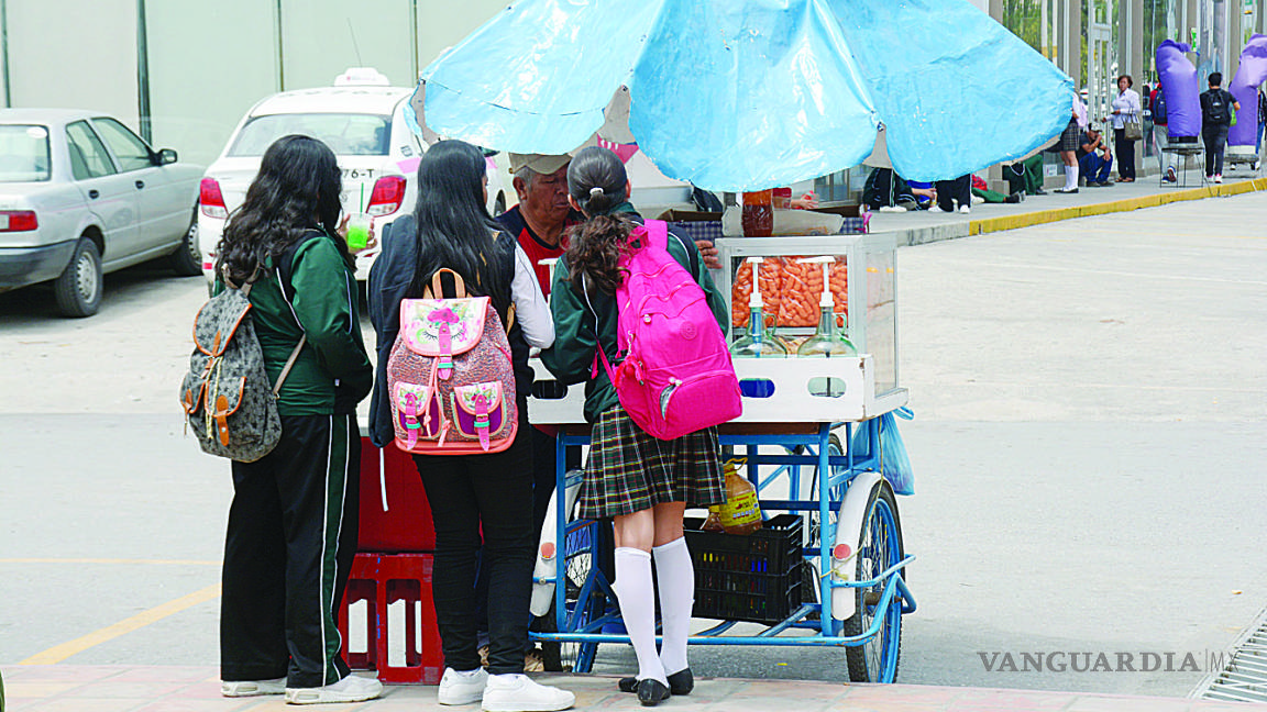 'Reprobada', campaña contra comida chatarra en escuelas de Saltillo