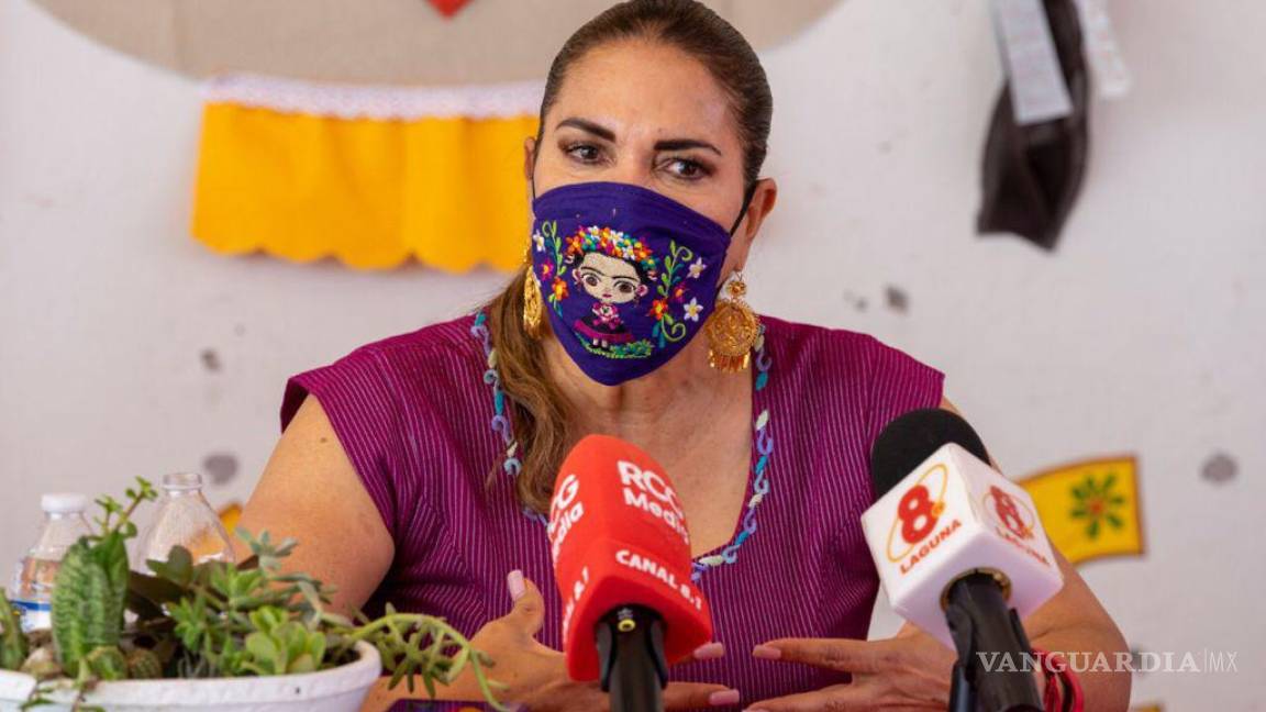 Fundamental el apoyo de padres para arreglar escuelas en Torreón, afirma Flor Rentería