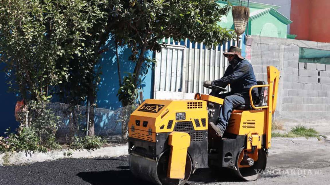 $!Las labores de mantenimiento vial se extendieron también al fraccionamiento Nuevo Teresitas, donde se repararon tramos afectados de las calles Rayados y Comanches.