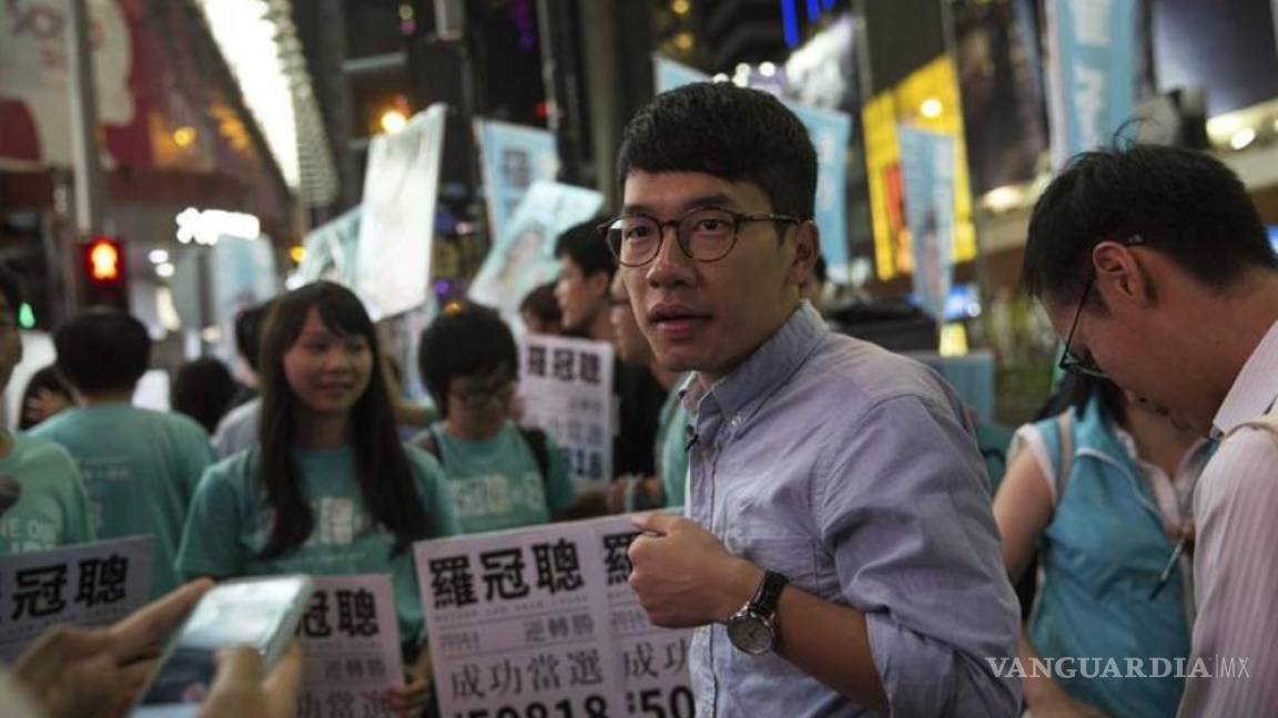 Activistas de &quot;revolución de los paraguas&quot; entran en el Parlamento hongkonés