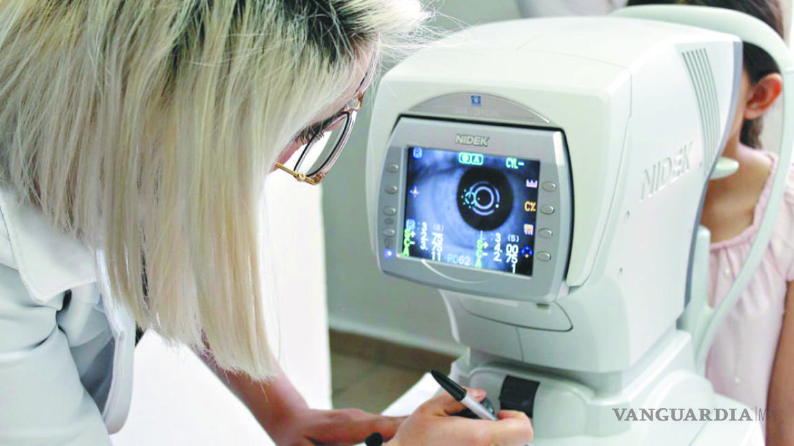 Aplica DIF Coahuila exámenes de vista a adultos mayores y los dotará de lentes sin costo