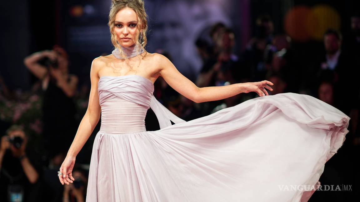 $!Johnny Depp coincide con su hija y cierra la Mostra con "Waiting for the barbarians”