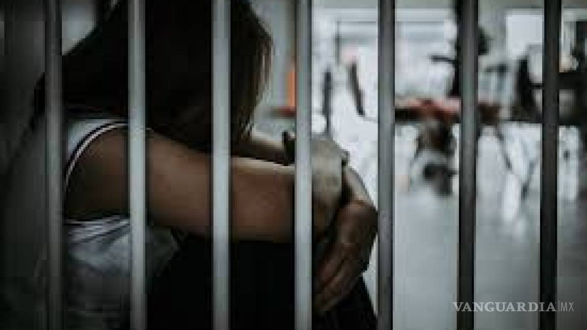 Una mujer fue mandada a un penal varonil, terminó violada por reos
