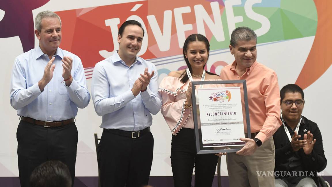$!Recibe el Premio Estatal de la Juventud en Coahuila Edson Ramírez