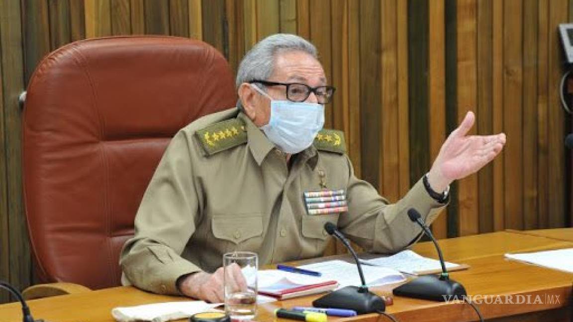 Raúl Castro reaparece para dirigir la desescalada en Cuba