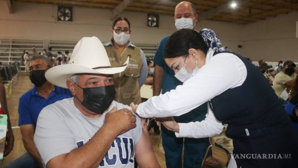 Reconoce Temo Rodríguez esfuerzo en jornadas de vacunación anti COVID-19 en Sabinas