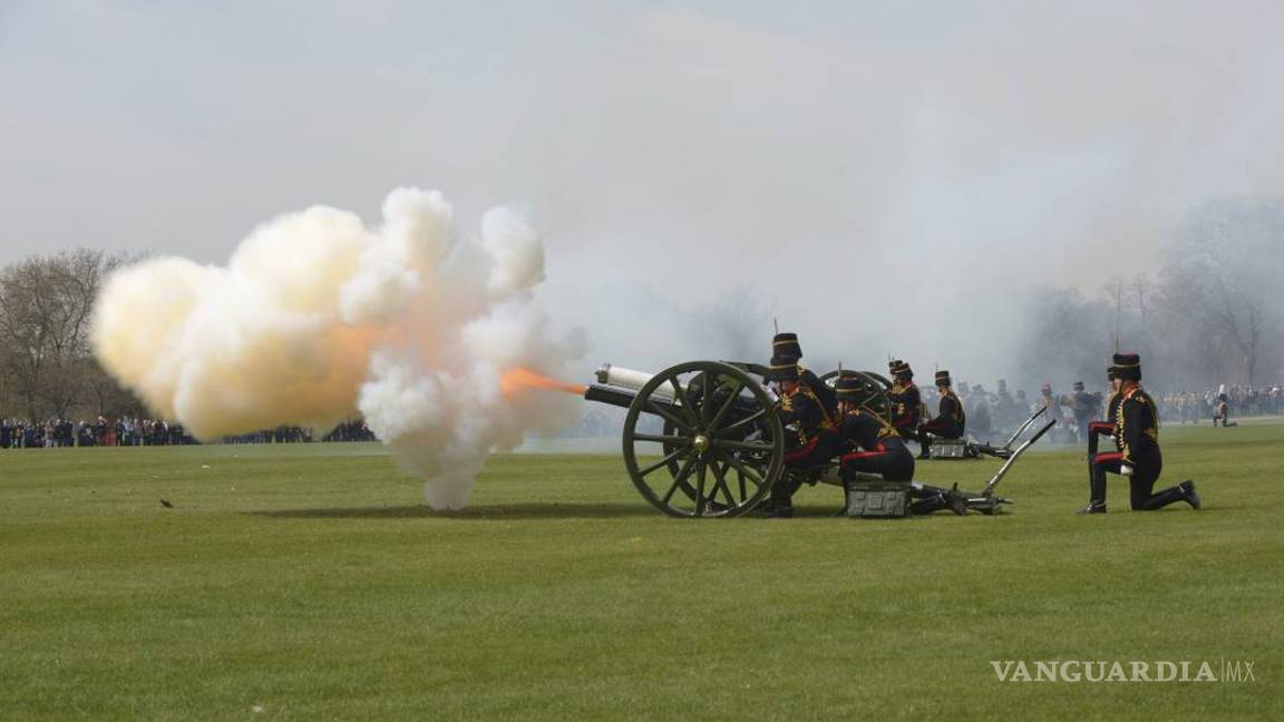 $!La reina celebra su cumpleaños con homenajes y alta popularidad