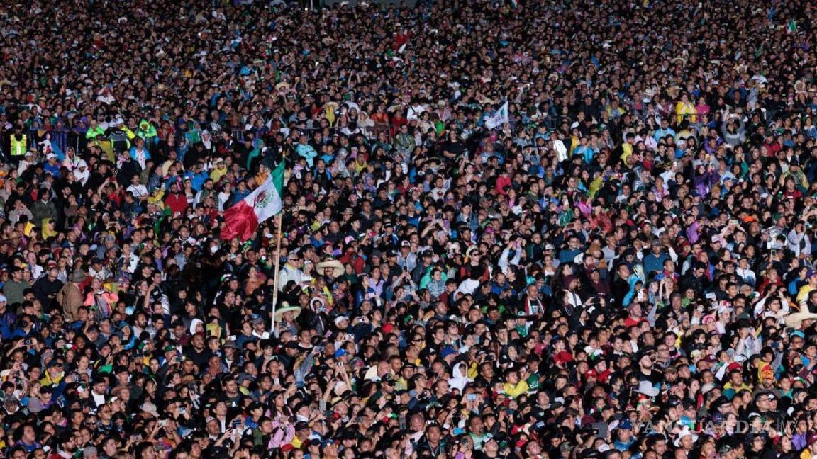 $!Andrés Manuel López Obrador, Presidente de México, y su esposa Beatriz Gutiérrez Müller, encabezaron el 6to y último Grito de la Independencia en el Zócalo. Los acompañaron Claudia Sheinbaum, Presidenta Electa de México.