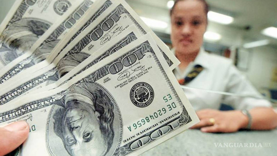 Promedia dólar en $18.06 en el AICM