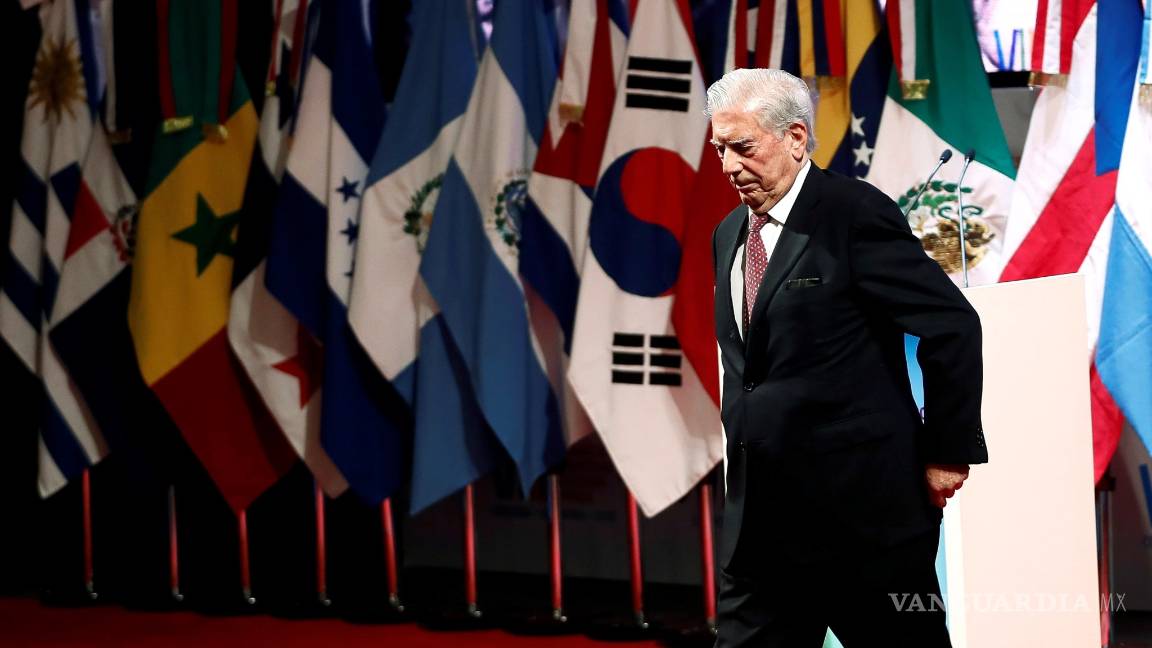 $!Mario Vargas Llosa se lanza con furia contra AMLO "no parece informado de las grandes matanzas de indios"