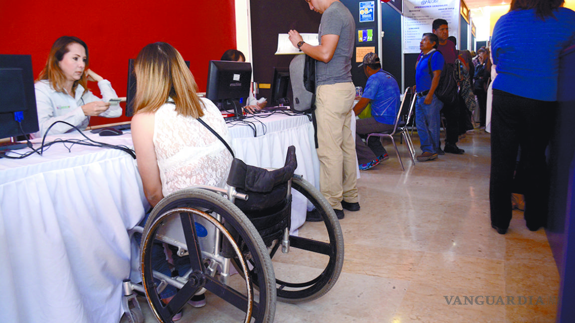 Realizan en Saltillo Feria del Empleo para discapacitados y adultos mayores