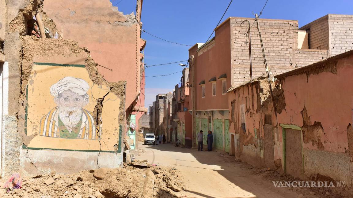 $!Amizmiz (Morocco), 24/09/2023.- A view of buildings damaged and destroyed by the earthquake in the village of Amizmiz, south of Marrakesh, Morocco, 24 September 2023. A magnitude 6.8 earthquake that struck central Morocco late 08 September has killed nearly 3,000 people and damaged buildings from villages and towns in the Atlas Mountains to Marrakesh, Moroccan authorities said. (Terremoto/sismo, Marruecos)