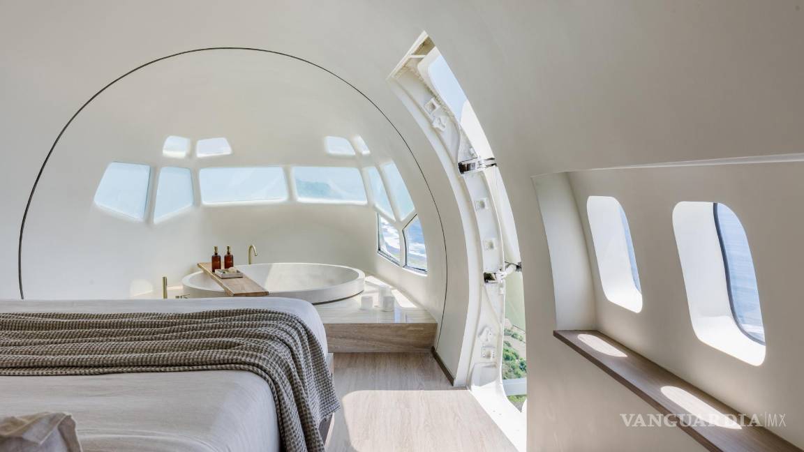 $!Suite con bañera 'jacuzzi' en anterior cabina del piloto.