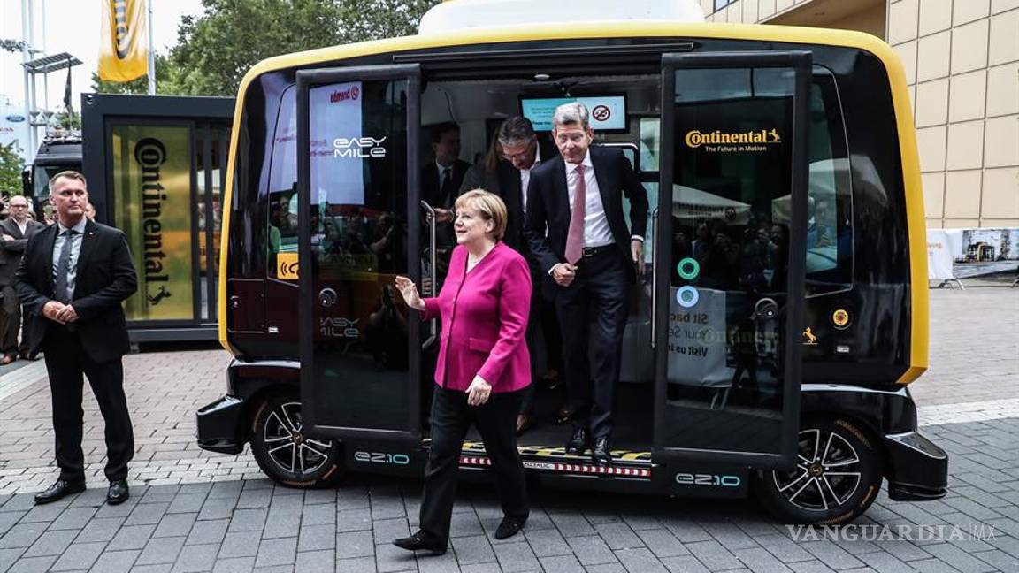 $!Angela Merkel inaugura el Salón Internacional del Automóvil en Frankfurt, no te puedes perder estas imágenes