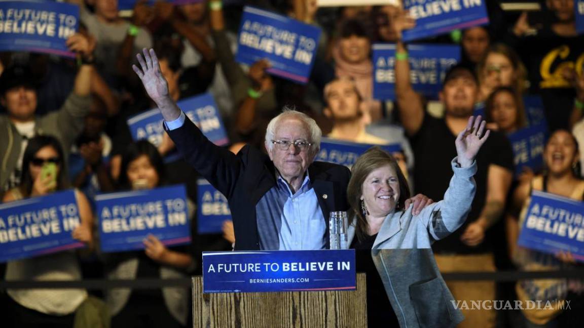 Demócratas piden a Sanders que se haga a un lado