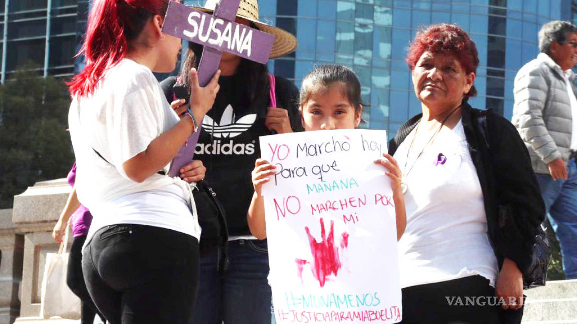 Marchan hacia el Zócalo familiares de víctimas de feminicidios
