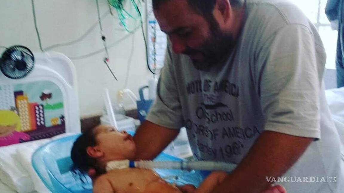 $!Padre de niño enfermo gastó las donaciones para curarlo en viajes de lujo, drogas y prostíbulos