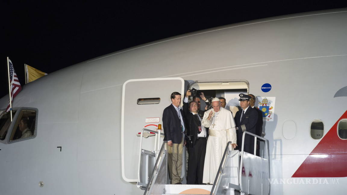 El papa Francisco se despide de EU y pone rumbo a Roma