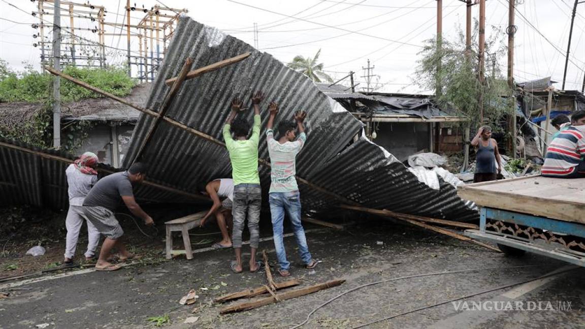 $!Super ciclón Amphan arrasa y destroza todo lo que se interpone en su paso por la India y Bangladesh (fotos)