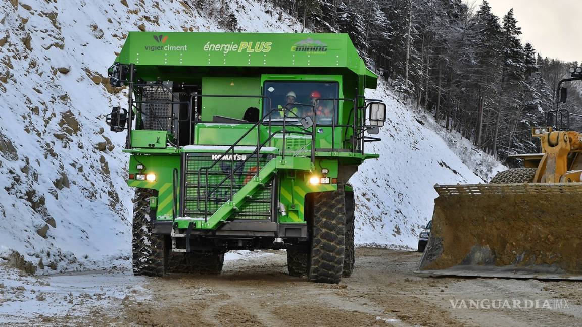 $!Camión minero es el vehículo eléctrico más grande del mundo, y regenera tanta energía que da luz a su empresa