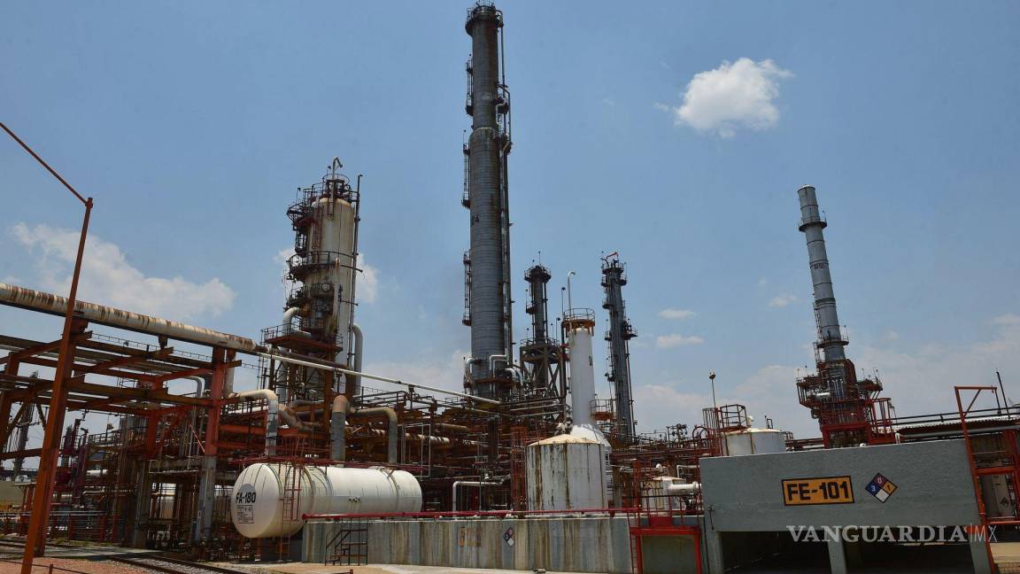 Reportan 8 lesionados por explosión en refinería de Pemex en Tula