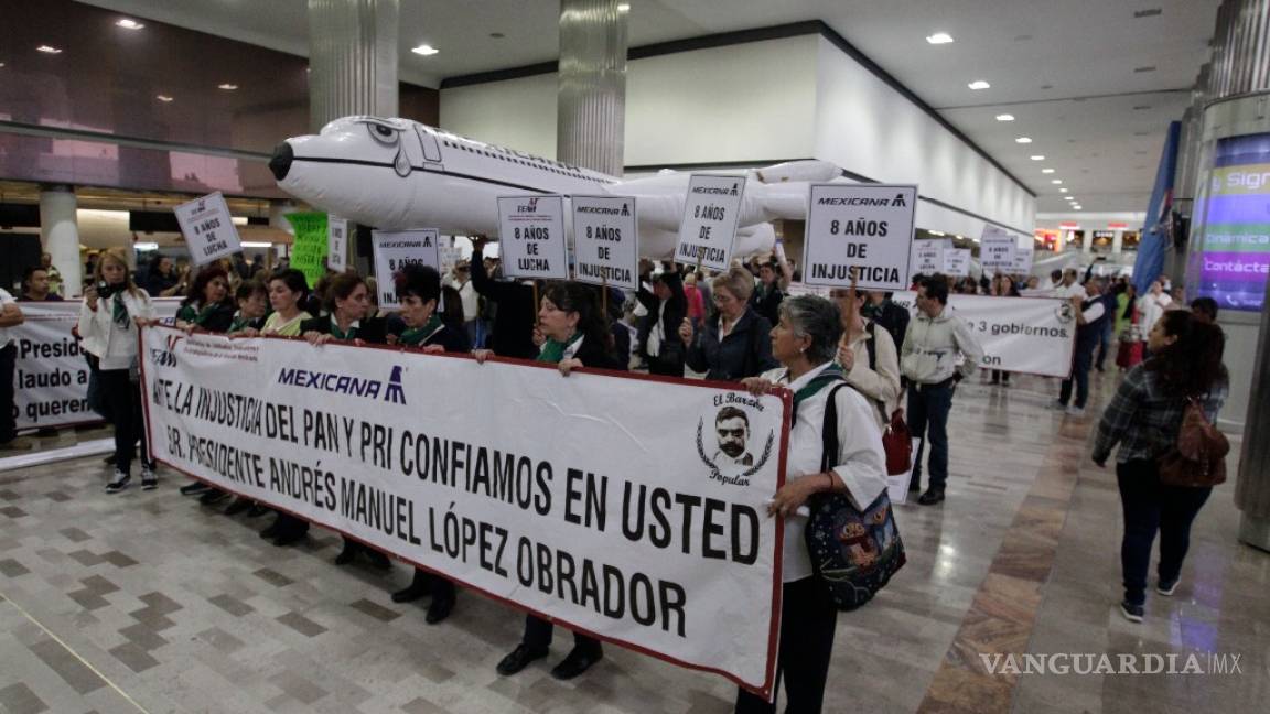 Jubilados de Mexicana al fin cobran liquidación, ocho años después de la quiebra