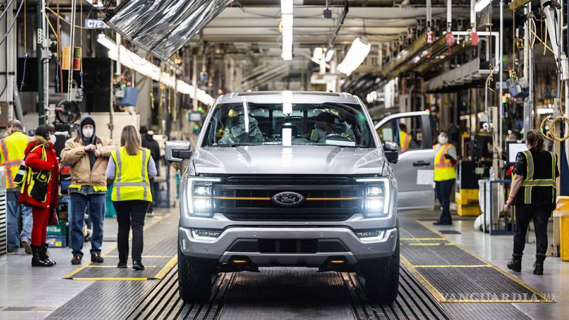 $!Una F-150 Tremor 2022 color Iconic Silver fue la encargada de llevarse esta distinción, y se encuentra ya camino a Texas para llegar a manos de su nuevo propietario. Foto Ford Motor Company