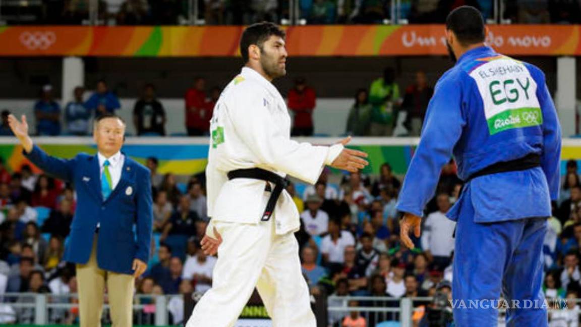 Judoca egipcio se niega a estrechar la mano de rival israelí