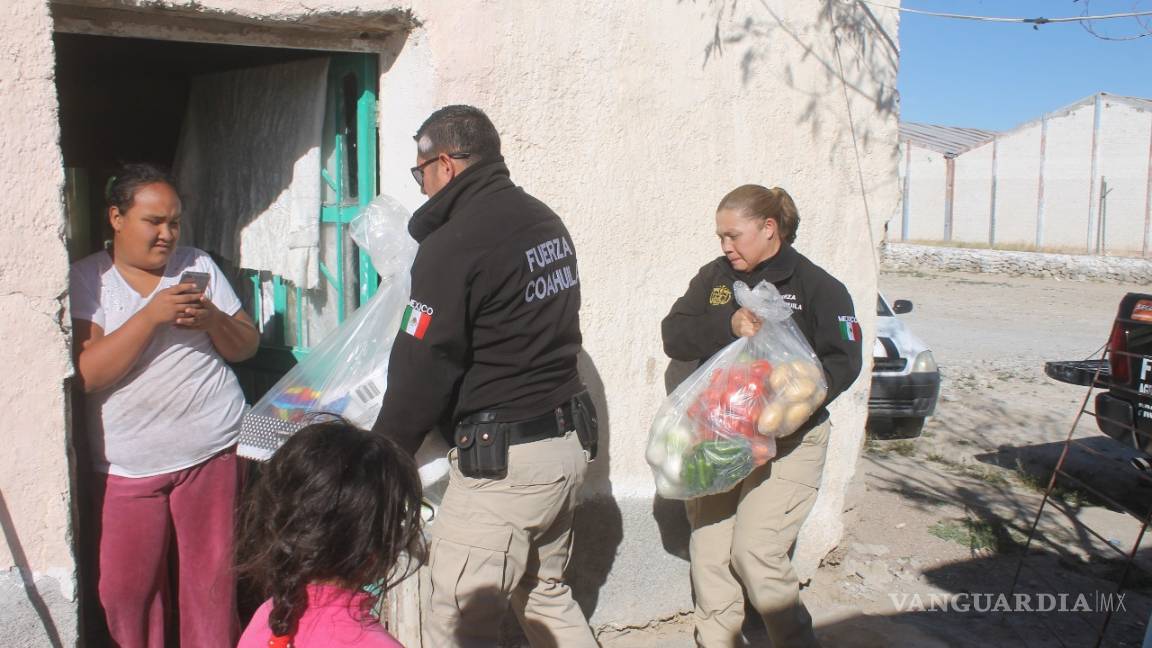 $!Elementos de Fuerza Coahuila entregan apoyo a mujer invidente