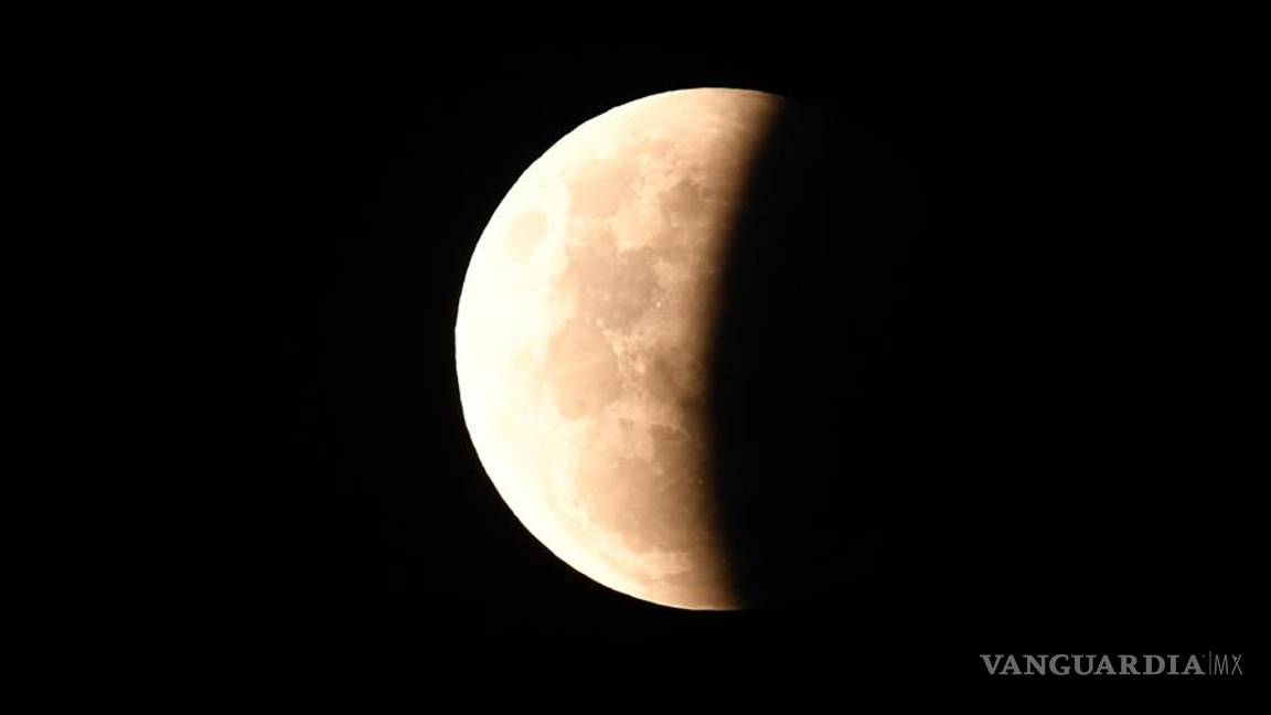 $!Imágenes de la asombrosa Superluna de sangre que coincide con un eclipse lunar