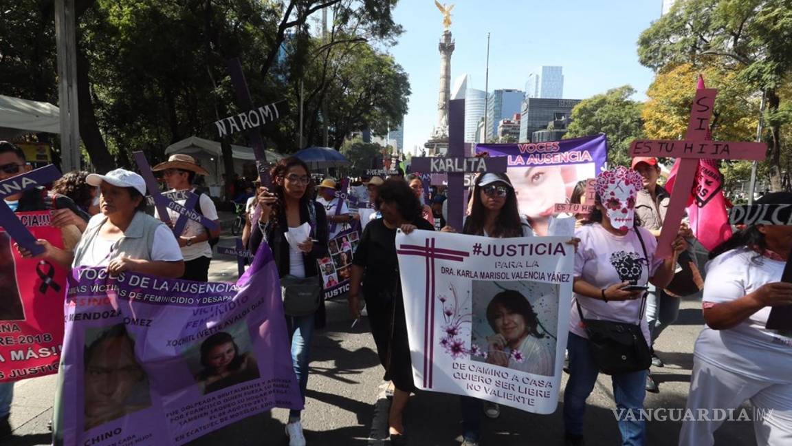 $!Marchan hacia el Zócalo familiares de víctimas de feminicidios