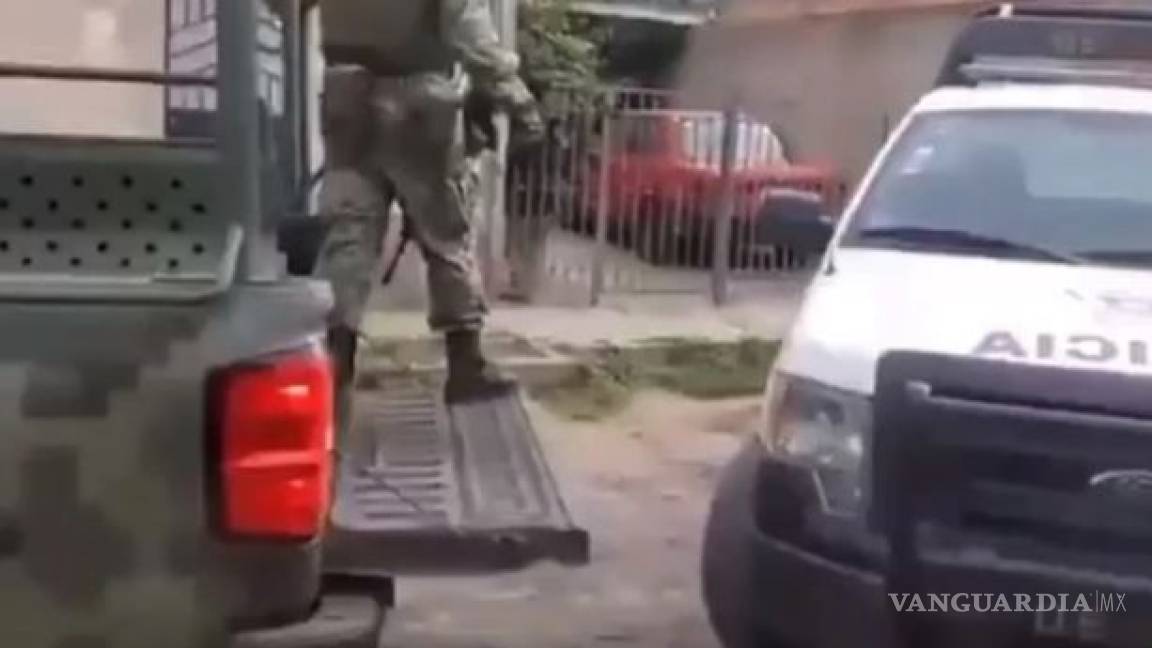 Policías de Sayula protegen al Cártel Jalisco Nueva Generación... obstruyen el paso a militares (video)