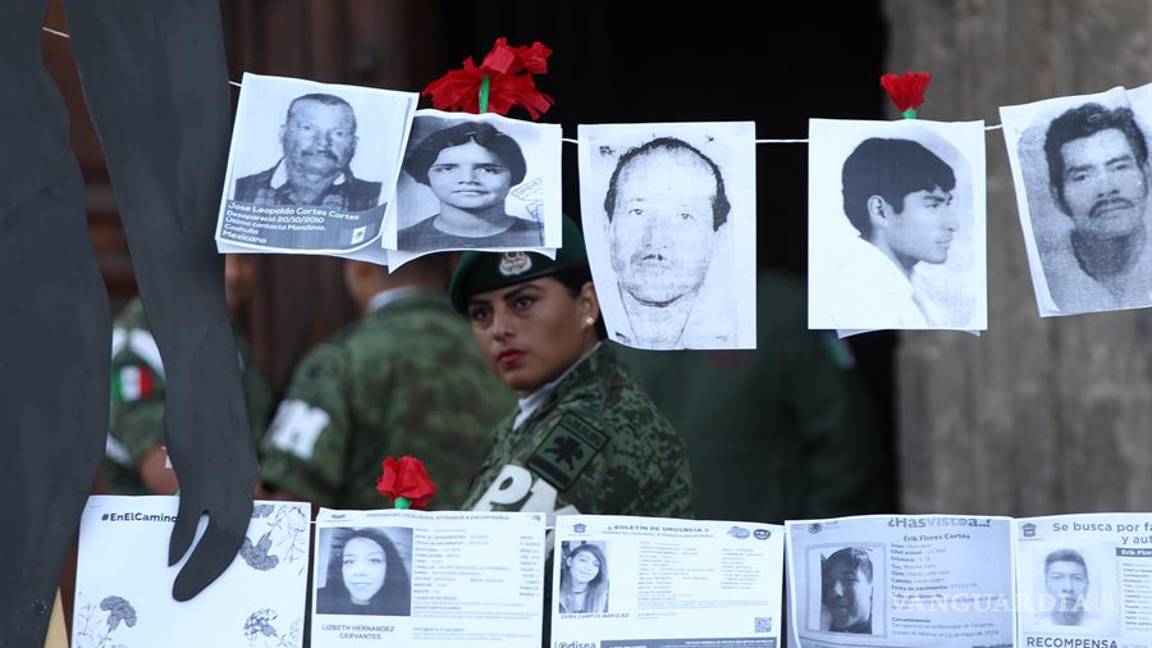 $!Protestan por sus desparecidos frente al Palacio Nacional (fotogalería)