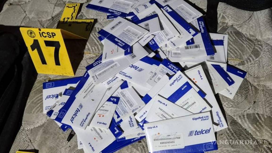 $!Catean inmueble tras asesinato de dos policías en Guadalupe, Nuevo León; encuentran armas, cartuchos y chips