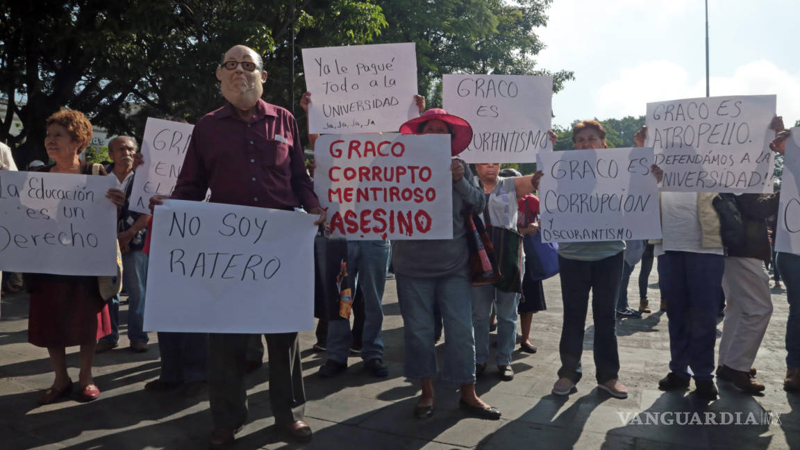 Protestan integrantes de la UAEM contra el gobernador Graco Ramírez