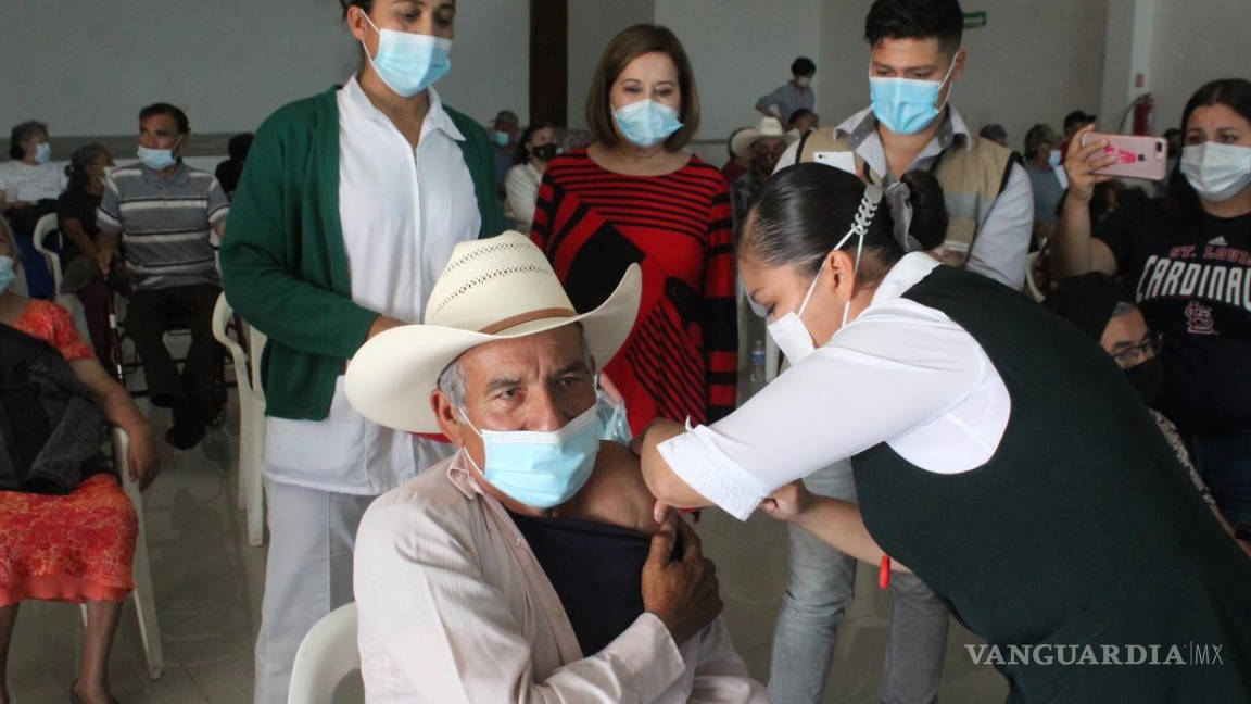 Inicia vacunación anticovid en adultos mayores de San Buenaventura, Coahuila