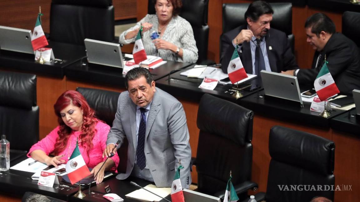 Senador de Morena amenaza a ministros, 'se bajan el sueldo o desaparece la Corte'