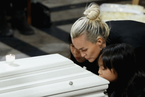 $!Miles dan su último adiós a Johnny Hallyday en París