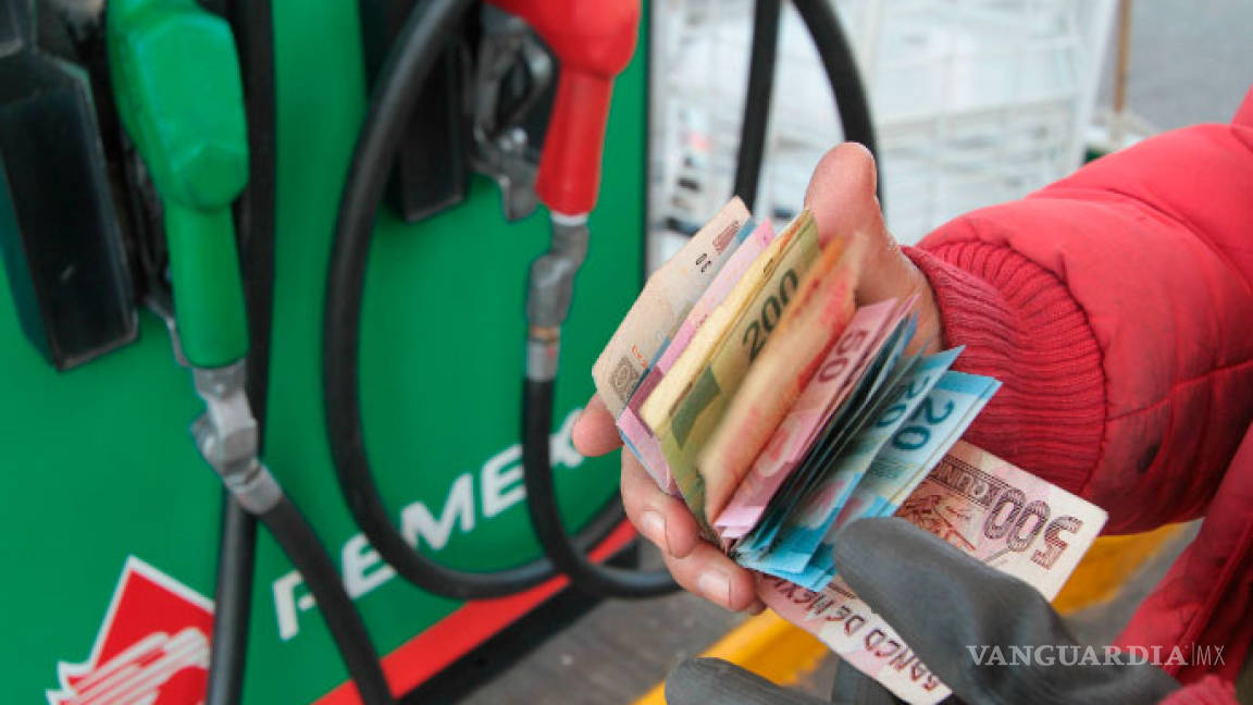 Costo de gasolina podría llegar a $30 por litro, alertan industriales