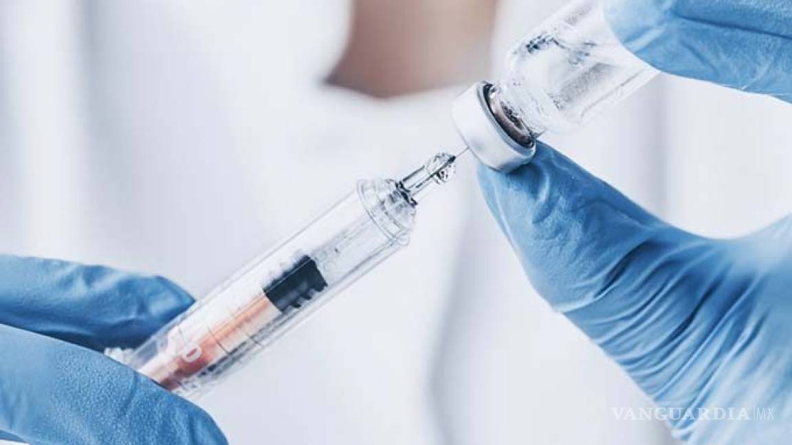 Reino Unido iniciará fabricación masiva de vacuna contra COVID-19 antes de terminar las pruebas