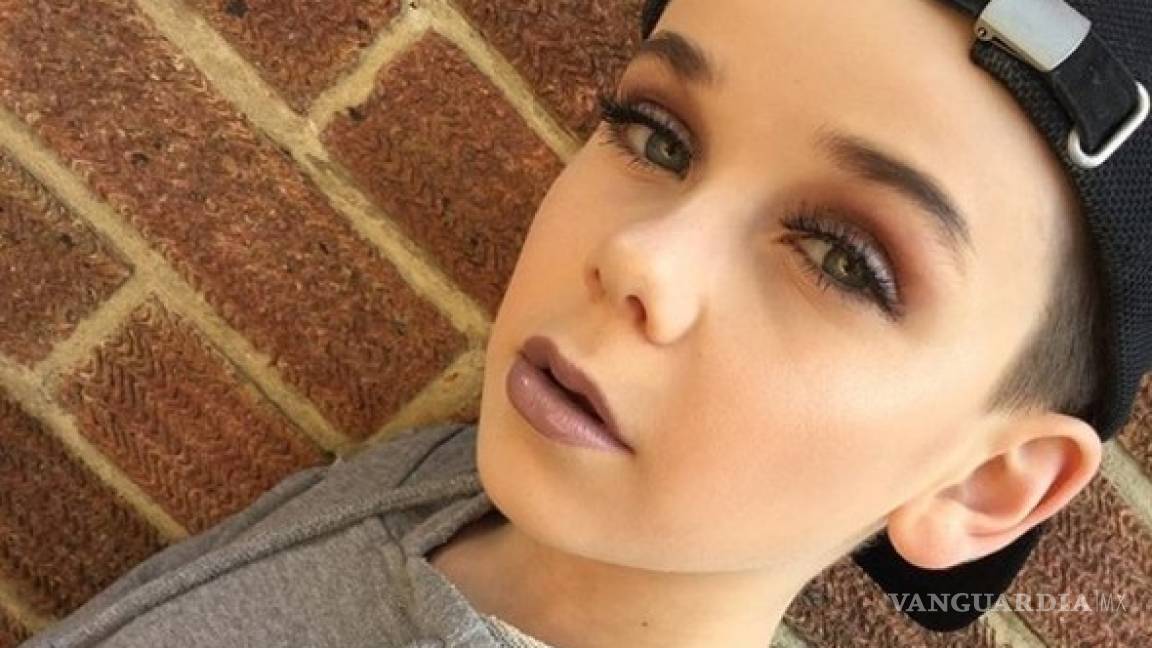 Niño de 10 años rompe esquemas con sus tutoriales de maquillaje