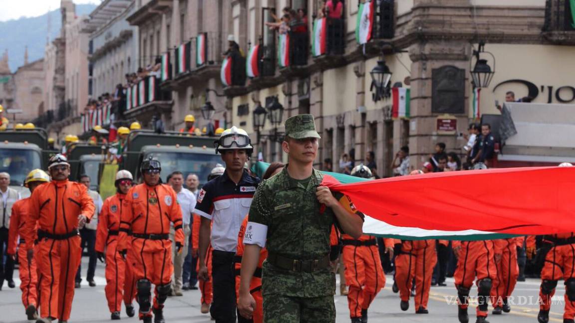Encabeza &quot;Fuerza México&quot; desfile cívico-militar en Morelia